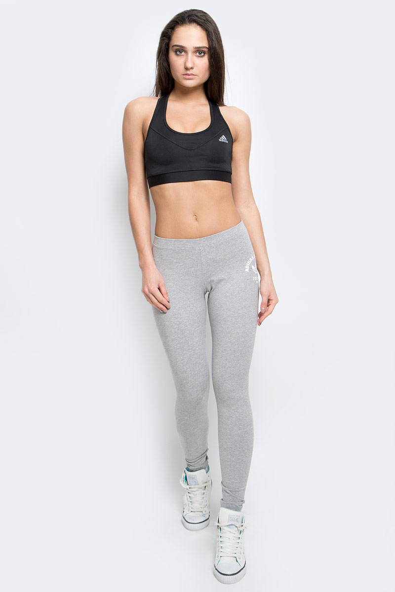 Топ-браAJ2172 Топ-браAJ2172Спортивный топ-бра adidas Performance Tf Bra Solid, выполненный из высококачественного эластичного полиэстера, обеспечивает средний уровень поддержки. Вентиляционная система Climacool отводит излишки тепла и усиливает циркуляцию воздуха. Выполнен из экологически чистых материалов. Крой с технологией Techfit фокусирует энергию мышц, обеспечивая максимальную силу отдачи, ускорение и выносливость Модель на не регулируемых по длине бретелях имеет широкий эластичный пояс, который обеспечивает бережную поддержку. Широкие бретельки и спинка-борцовка надежно фиксируют топ на плечах.