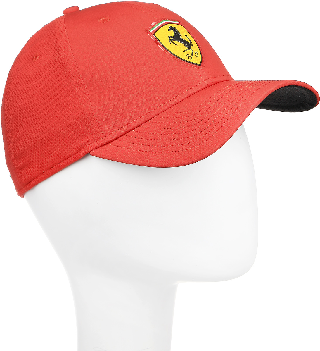 Бейсболка021046_01 Бейсболка021046_01Бейсболка от Puma линии Ferrari имеет изогнутый козырек с контрастной отделкой из сетчатого материала. Внутренний околыш из впитывающего влагу материала придаёт модели дополнительное удобство. Особую оригинальность привносят обработанные тесьмой швы спереди и задние панели из полиэстера с ромбовидной текстурой. Сзади бейсболка имеет застежку на тканевой липучке с тканым ярлыком цветов итальянского флага и вышитый логотип Puma, а спереди модель украшена эмблемой Ferrari из термополиуретана.
