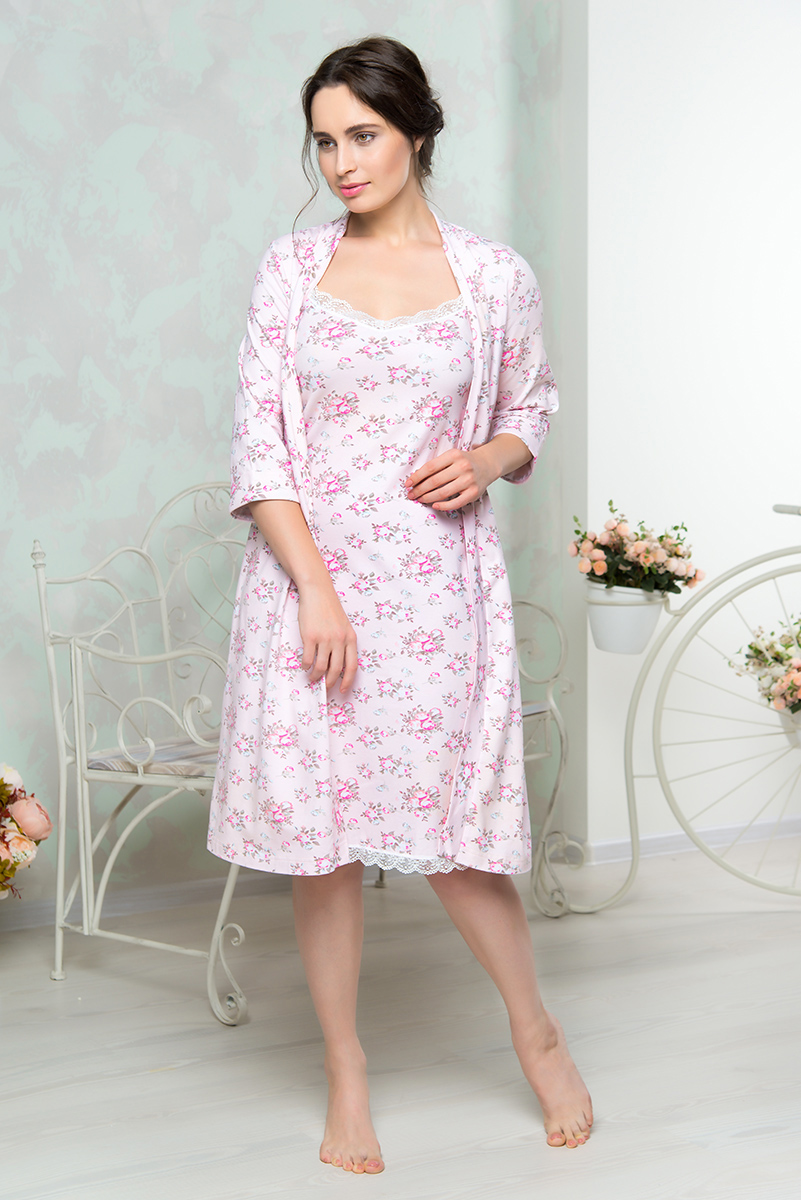 ХалатAW16-MCUZ-850 ХалатAW16-MCUZ-850Женский халат Mia Cara изготовлен из высококачественного хлопка с добавлением элатана. Модель длины миди выполнена с поясом. Изделие оформлено цветочным принтом.