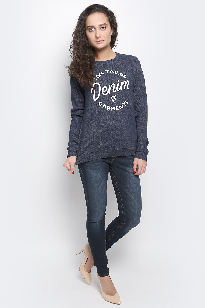 Свитшот2530855.09.71_6593 Свитшот2530855.09.71_6593Женский свитшот Tom Tailor Denim с длинными рукавами и круглым вырезом горловины имеет свободный крой. Свитшот изготовлен из натурального хлопка. Изнаночная сторона свитшота отделана мелкими петельками. Модель украшена принтом с надписью Tom Tailor Denim Garments.