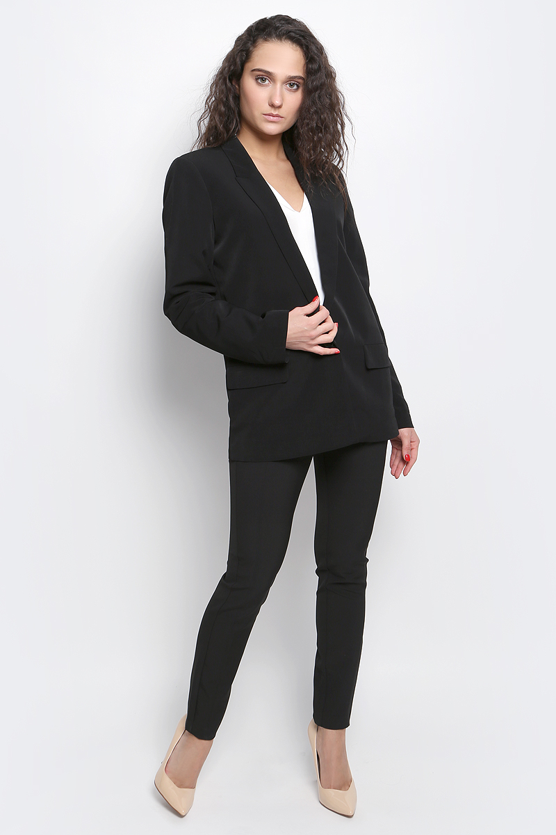 Жакет3922909.09.75_2999 Жакет3922909.09.75_2999Женский жакет Tom Tailor Contemporary изготовлен из высококачественного полиэстера. Жакет с воротником с лацканами и длинными рукавами застегивается на пластиковую пуговицу. Модель имеет два втачных кармана с клапанами спереди.