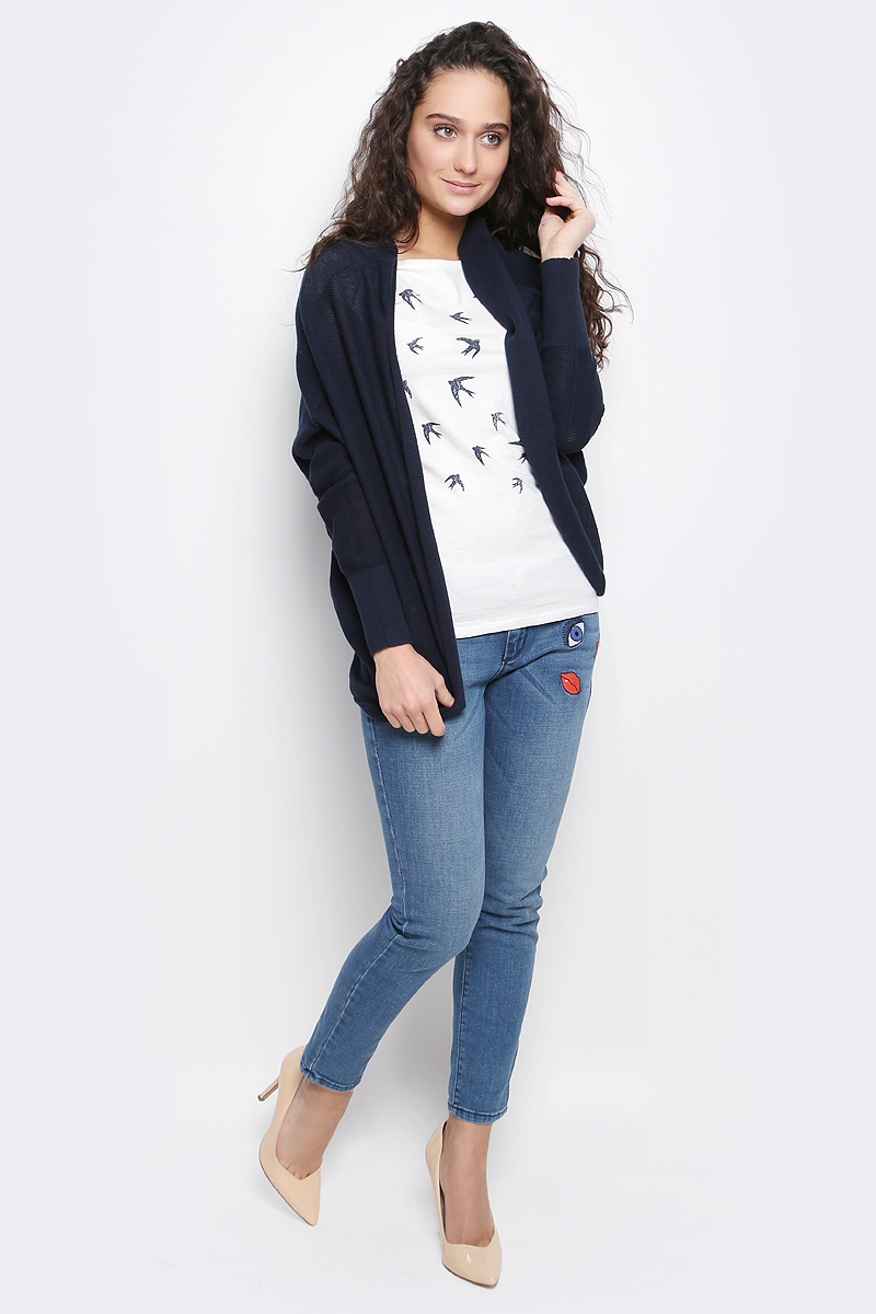 Кардиган3022754.00.71_6593 Кардиган3022754.00.71_6593Женский кардиган Tom Tailor Denim выполнен из высококачественного натурального хлопка. Вязаная свободная модель с длинными рукавами со смещенной проймой не имеет застежек и красиво драпируется. Манжеты рукавов связаны резинкой. Кардиган декорирован наружными швами.