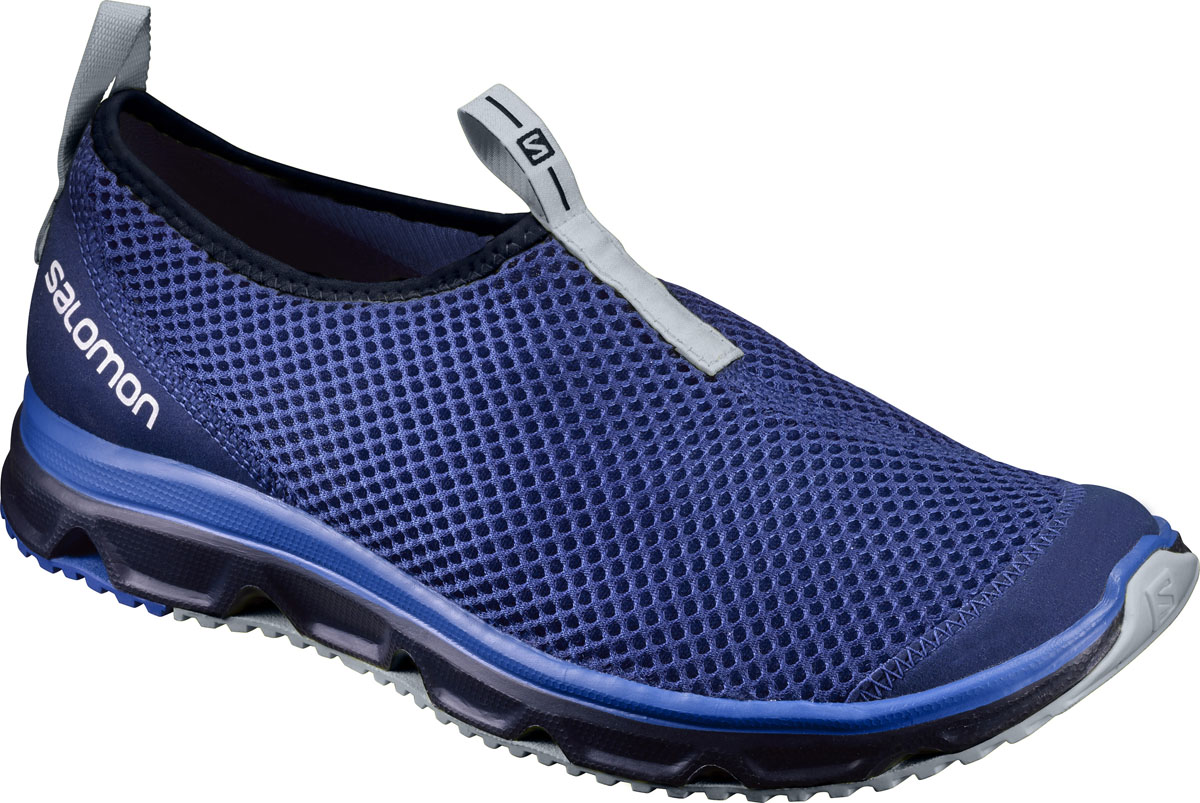 Кроссовки381601 Кроссовки381601Кроссовки Salomon RX MOC 3.0, сочетающие отличную амортизацию и воздухопроницаемость, помогут ногам расслабиться после долгих и утомительных тренировок. Также могут использоваться в качестве повседневной обуви. Модель выполнена из комбинации вентиляционного текстиля с сетчатым верхним слоем и синтетического материала. По канту обувь дополнена текстильной нашивкой для лучшего облегания ноги. Текстильная подкладка и стелька из ЭВА материала с кожаным верхним покрытием обеспечат дополнительный комфорт и предотвратят натирание. Задняя часть обуви оформлена фирменным принтом, ярлычок на подъеме - символикой бренда. Ярлычки предназначены для более удобного надевания обуви. Промежуточная подошва EVA отлично амортизирует. Подошва Contagrip не оставляет следов и обеспечивает отличное сцепление со скользкой поверхностью.