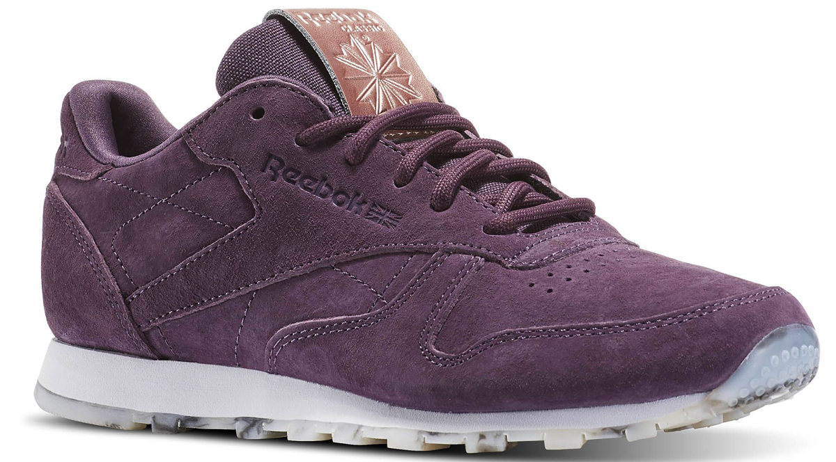 КроссовкиBD1520 КроссовкиBD1520Кроссовки Reebok Cl Lthr Shmr - это классика в замшевом исполнении. Верх из замши и шнурки в цвет создают цельный модный образ. А металлизированный логотип на язычке и подошва под мрамор притягивают взгляды окружающих. Низкий дизайн создает классический образ. Формованная промежуточная подошва из ЭВА обеспечивает оптимальную амортизацию и поддержку. Стойкая к истиранию, прочная резиновая подошва для отличного сцепления. Язычок из холщовой ткани для вентиляции и комфорта.