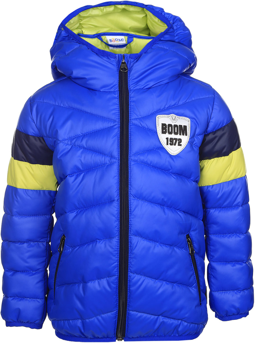 Куртка70035_BOB_вар.1 Куртка70035_BOB_вар.1Стильная куртка для мальчика Boom! изготовлена из 100% полиэстера. Подкладка выполнена из полиэстера с добавлением вискозы. В качестве утеплителя используется эко-синтепон. Куртка с капюшоном застегивается на застежку- молнию и дополнительно имеет защиту подбородка и внутреннюю ветрозащитную планку. Изделие дополнено спереди двумя прорезными карманами на застежках- молниях. Нижняя часть спинки оформлена фирменной светоотражающей нашивкой для безопасности ребенка в темное время суток. Низ модели и рукава дополнены эластичной резинкой.