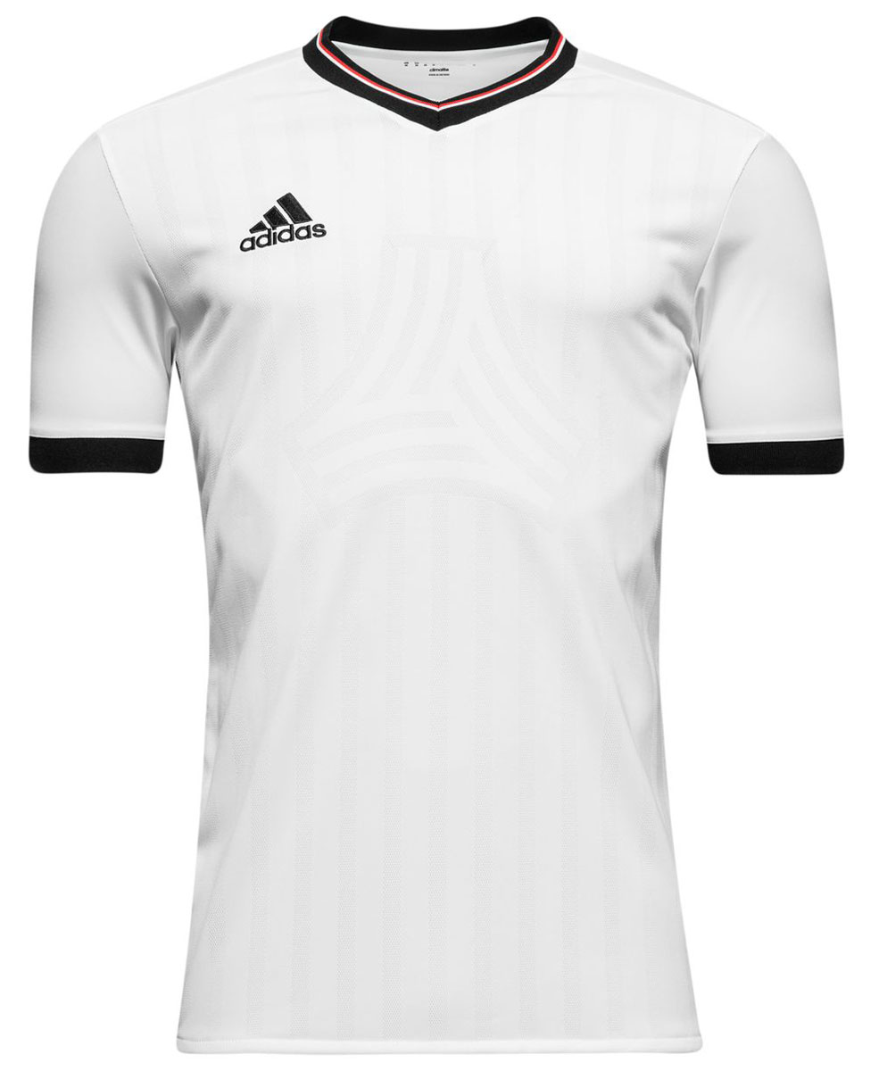 ФутболкаAZ9741 ФутболкаAZ9741Мужская футболка adidas Tanc Jq Jsy выполнена из 100% полиэстера. Прекрасно подходит для интенсивных тренировок.