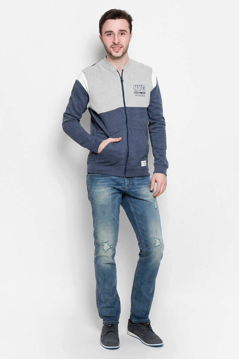 Толстовка2531008.00.12_6740 Толстовка2531008.00.12_6740Мужская толстовка Tom Tailor Denim изготовлена из натурального хлопка с добавлением полиэстера. Внутренняя сторона изделия выполнена с небольшим начесом. Модель с воротником-стойкой и длинными рукавами застегивается спереди на молнию. Толстовка дополнена двумя накладными карманами и фирменной нашивкой с надписями.