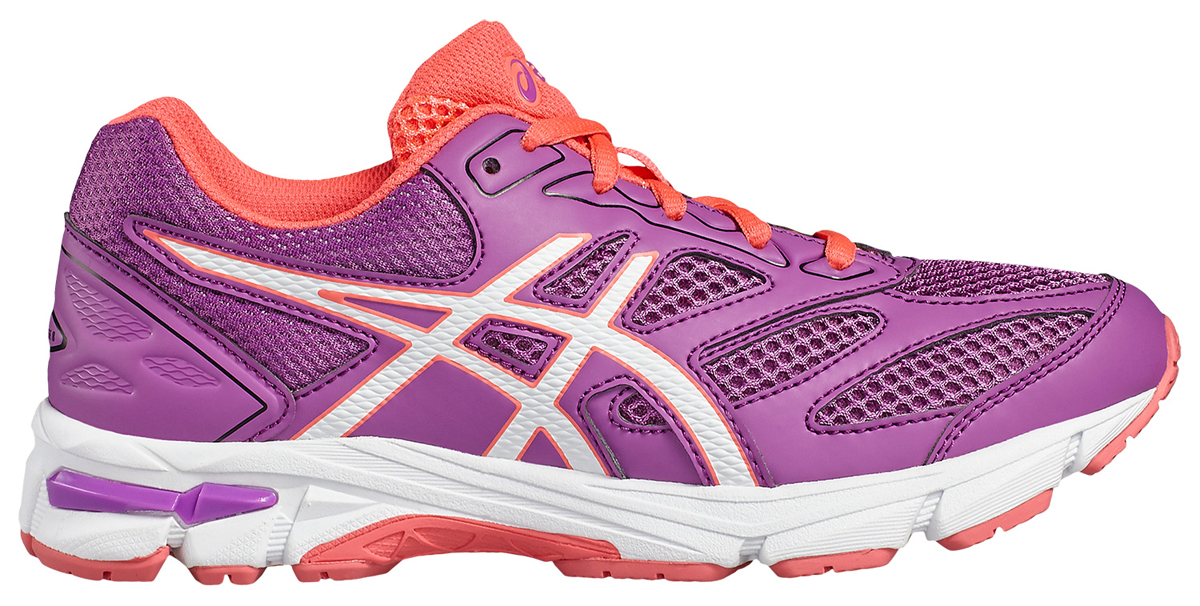 КроссовкиC625N-3601 КроссовкиC625N-3601Легкие и прочные детские кроссовки Asics Gel-Pulse 8 Gs готовы ко всему - будь то пробежки или игры на площадке. Эта модель идеально подходит для детей: прочность гарантируют износостойкая подошва и высококачественный материал средней подошвы. Верхний слой, особо прочные вставки и износостойкий носок не пострадают от бурной деятельности ребенка. Комфорт благодаря амортизации GEL. Скорость благодаря легкости модели, которая не ощущается на ноге. Видимость в темноте благодаря светоотражающему принту 3M на пятке.