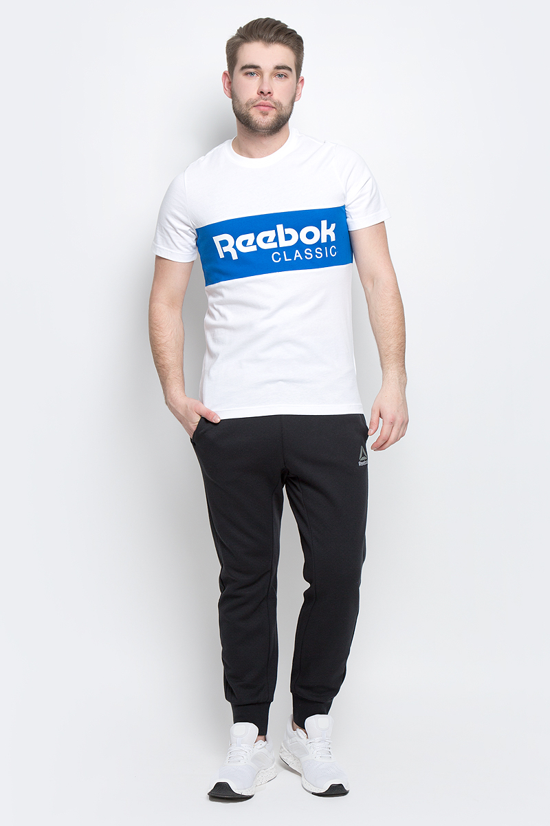 ФутболкаBK3834 ФутболкаBK3834Мужская футболка Reebok выполнена из хлопковой ткани. Облегающий крой отлично подходит для интенсивных тренировок и придает стилю эффектности. У модели классический круглый ворот и короткие стандартные рукава, спереди - вставка с принтом в виде логотипа Reebok.