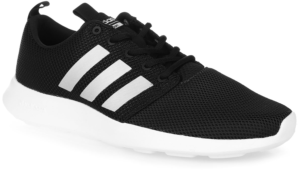 КроссовкиAW4154 КроссовкиAW4154Мужские кроссовки adidas Neo Cloudfoam Swift Racer выполнены из сетчатого текстиля и полимера. Модель оформлена фирменными надписями и нашивками. Шнурки надежно зафиксируют модель на ноге. Ярлычки на заднике и язычке упростят надевание модели. Внутренняя поверхность из сетчатого текстиля комфортна при движении. Стелька выполнена из легкого ЭВА-материала с поверхностью из текстиля. Подошва изготовлена из высококачественной резины и дополнена рельефным рисунком.