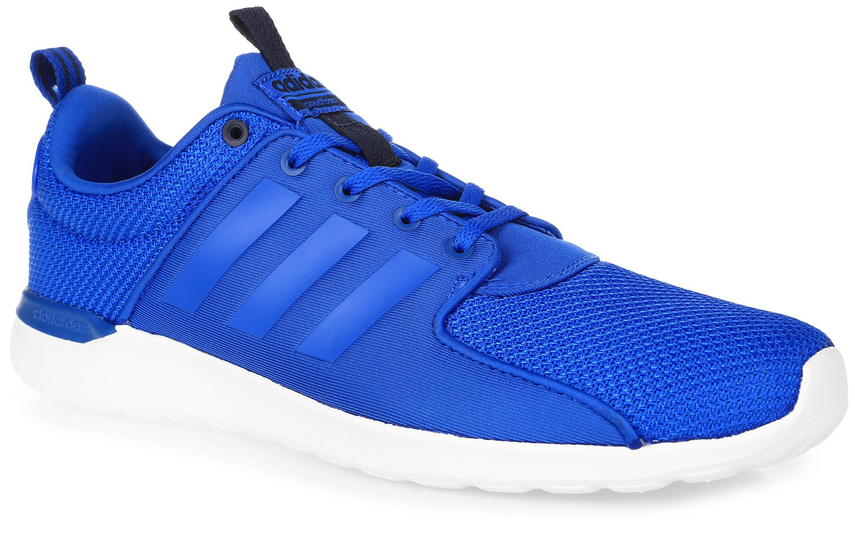 КроссовкиAW4028 КроссовкиAW4028Мужские кроссовки adidas Neo Cloudfoam Lite Racer выполнены из текстиля и оформлены фирменными накладками из полимера. Шнурки надежно зафиксируют модель на ноге. Ярлычки на заднике и язычке упростят надевание модели. Внутренняя поверхность из мягкого текстиля комфортна при движении. Стелька выполнена из легкого ЭВА-материала с поверхностью из текстиля. Подошва изготовлена из высококачественной легкой резины и оснащена технологией Cloudfoam для поглощения ударных нагрузок и комфортной посадки без разнашивания. Поверхность подошвы дополнена рельефным рисунком.