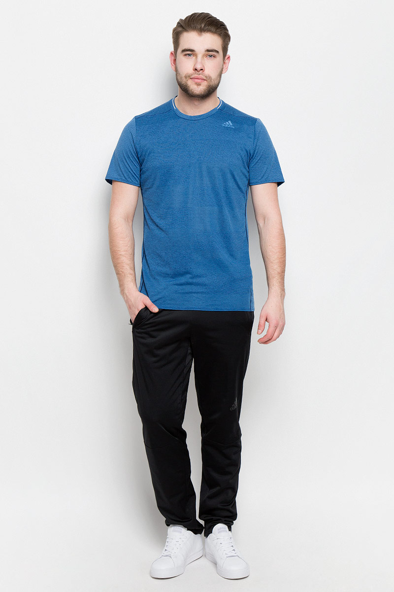 ФутболкаS97944 ФутболкаS97944Мужская спортивная футболка Adidas Sn Ss Tee M изготовлена из полиэстера с добавлением полиэфира по технологии climalite, что обеспечивает быстрое влагоотведение с поверхности тела. Модель с круглой горловиной и короткими рукавами. Однотонная футболка декорирована принтом с логотипом бренда и светоотражающими полосами на спинке.