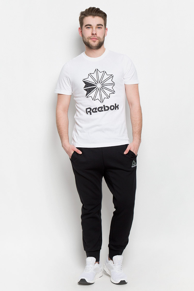 ФутболкаBK4177 ФутболкаBK4177Мужская футболка Reebok F Large Starcrest P изготовлена из натурального хлопка. Модель с круглым воротником и короткими рукавами. Однотонная футболка спереди декорирована принтом с оригинальным рисунком и названием бренда.