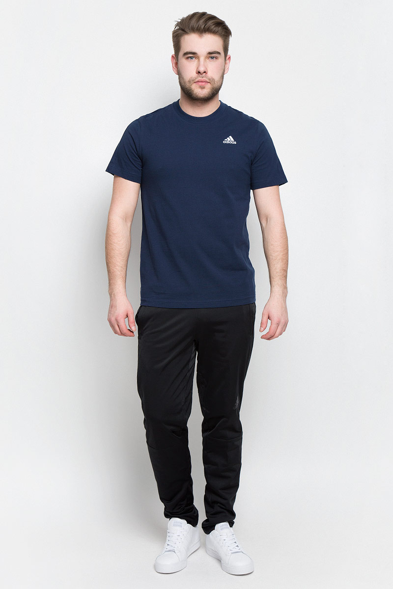 ФутболкаS98741 ФутболкаS98741В футболке Adidas Ess Base Tee вам будет комфортно в течение всего дня. Классический крой обеспечивает оптимальную свободу движений. Модель украшена принтом с логотипом Adidas. Крой реглан на задней стороне рукавов для большей свободы движений.