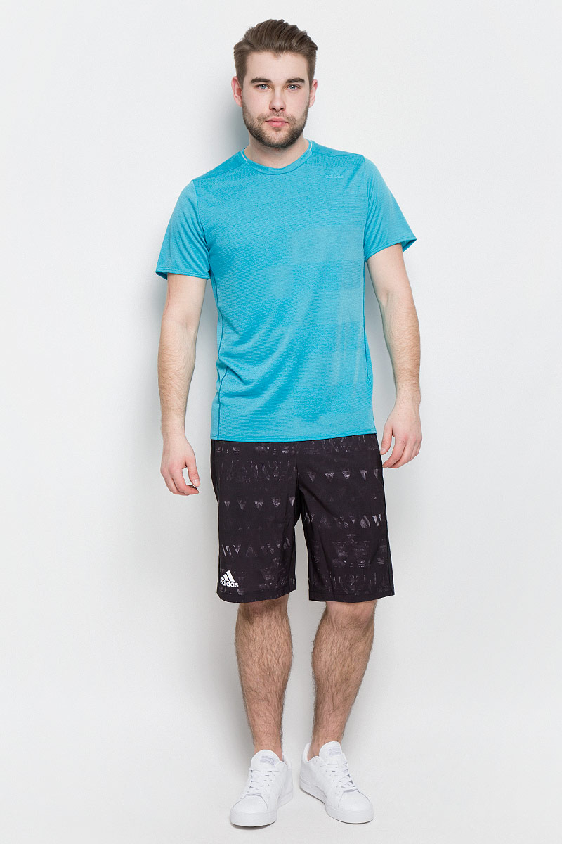 ФутболкаS97944 ФутболкаS97944Мужская спортивная футболка Adidas Sn Ss Tee M изготовлена из полиэстера с добавлением полиэфира по технологии climalite, что обеспечивает быстрое влагоотведение с поверхности тела. Модель с круглой горловиной и короткими рукавами. Однотонная футболка декорирована принтом с логотипом бренда и светоотражающими полосами на спинке.
