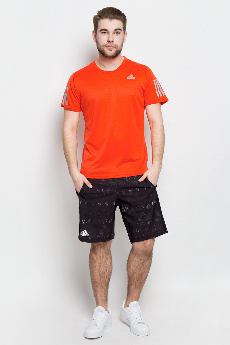 ФутболкаBP7422 ФутболкаBP7422Мужская спортивная футболка Adidas Rs Ss Tee M изготовлена из полиэстера с добавлением полиэфира по технологии climalite, что обеспечивает быстрое влагоотведение с поверхности тела. Модель с круглой горловиной и короткими рукавами. Однотонная футболка декорирована принтом с логотипом бренда и светоотражающими полосами на рукавах.