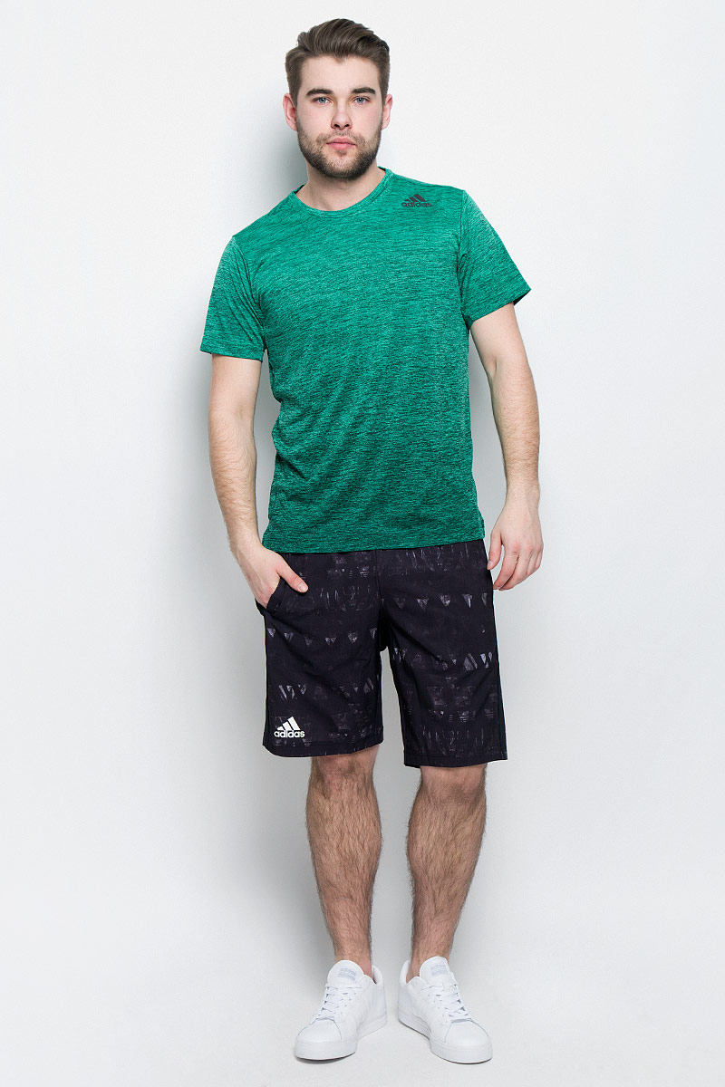ФутболкаBK6141 ФутболкаBK6141Мужская футболка adidas Freelift Grad выполнена из 100% полиэстера. Ткань с технологией climalite быстро и эффективно отводит влагу с поверхности кожи, поддерживая комфортный микроклимат. Особый крой и строение швов FreeLift обеспечивают поддерживающую посадку для полной свободы движений и не дают модели задираться.