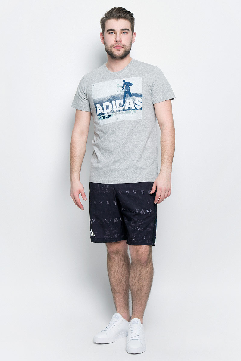 ФутболкаBR7205 ФутболкаBR7205Мужская футболка adidas Trail Run Tee выполнена из натурального хлопка. Модель с короткими рукавами и круглым вырезом горловины оформлена интересным принтом.