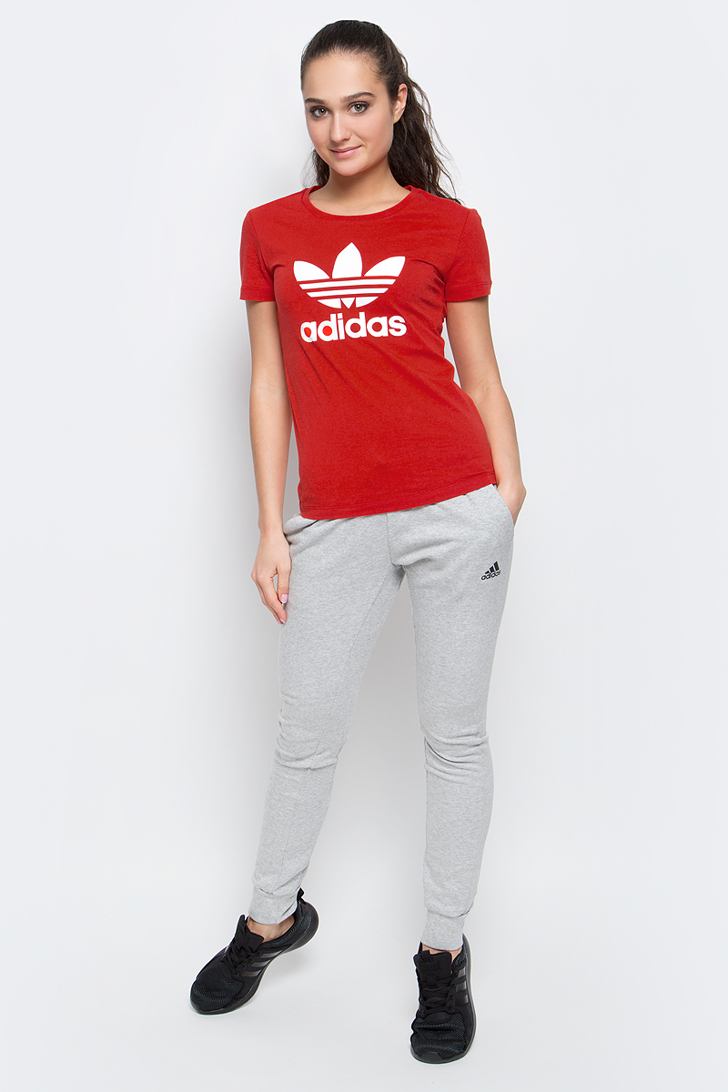 ФутболкаBK2098 ФутболкаBK2098Футболка Trefoil Tee от adidas выполнена из натурального хлопка. У модели круглый вырез горловины и короткие стандартные рукава. Грудь декорирована фирменным логотипом бренда.