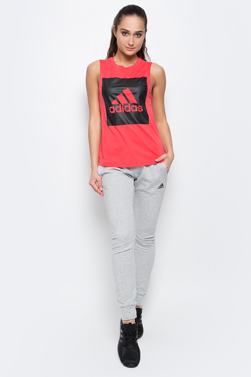 МайкаS97227 МайкаS97227Майка Ess Logo Sl Tee от adidas выполнена из натуральной хлопковой ткани, которая комфортна к телу и свободно пропускает воздух. Модель прямого кроя с круглым воротом украшена большим принтом с фирменным логотипом adidas. Внутренний шов ворота обработан тесьмой.