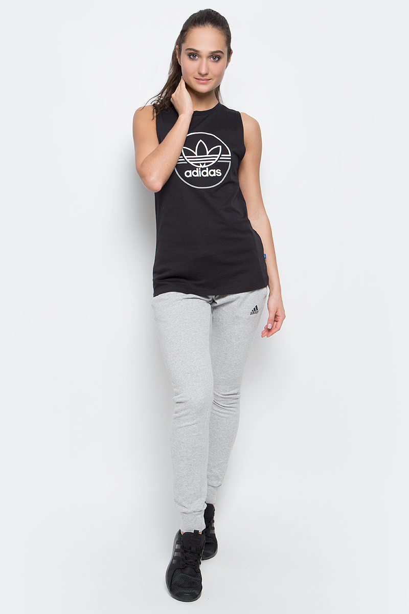 МайкаBK2368 МайкаBK2368Женская майка adidas Tank Top на широких бретельках с круглым вырезом горловины выполнена из натурального хлопка. Модель украшена крупным принтом с изображением логотипа бренда на груди.
