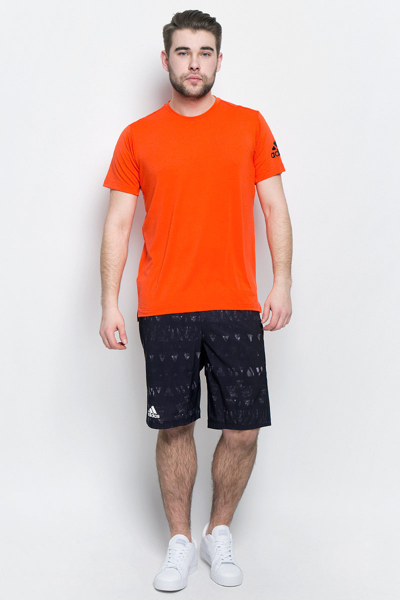 ФутболкаBK6090 ФутболкаBK6090Мужская футболка adidas Freelift Prime выполнена из полиэстера с добавлением эластана. Ткань с технологией climalite быстро и эффективно отводит влагу с поверхности кожи, поддерживая комфортный микроклимат. Особый крой и строение швов FreeLift обеспечивают поддерживающую посадку для полной свободы и уверенности движений. Оформлена модель логотипом бренда.