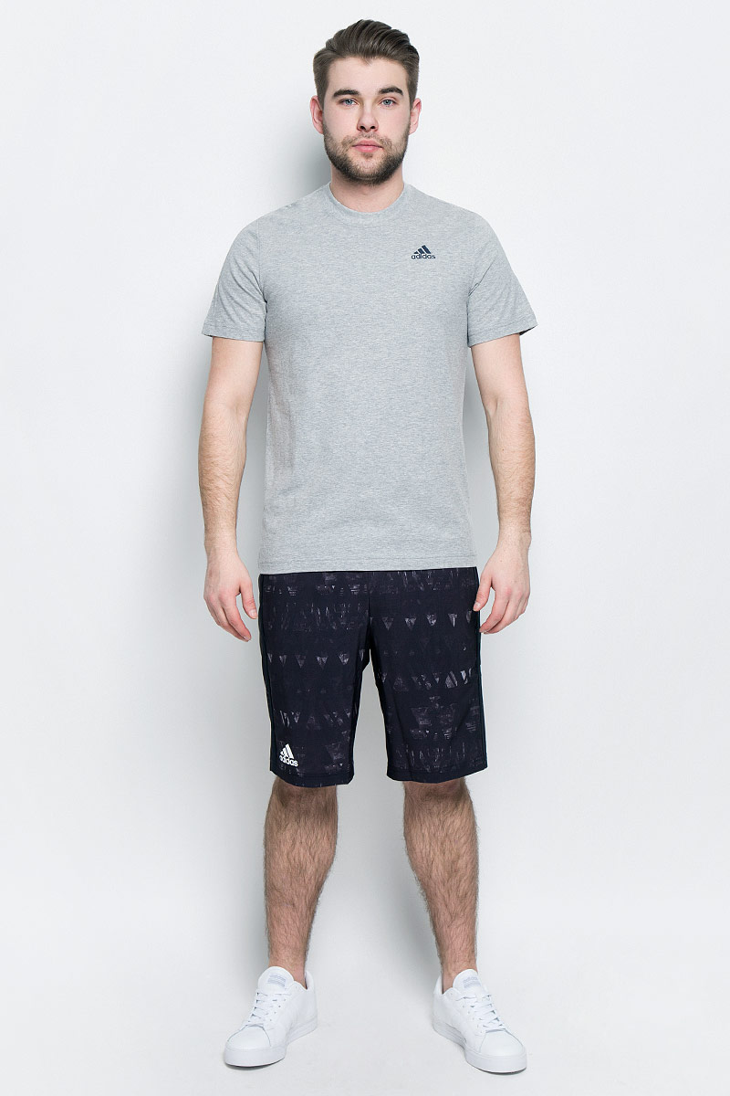 ФутболкаS98741 ФутболкаS98741В футболке Adidas Ess Base Tee вам будет комфортно в течение всего дня. Классический крой обеспечивает оптимальную свободу движений. Модель украшена принтом с логотипом Adidas. Крой реглан на задней стороне рукавов для большей свободы движений.