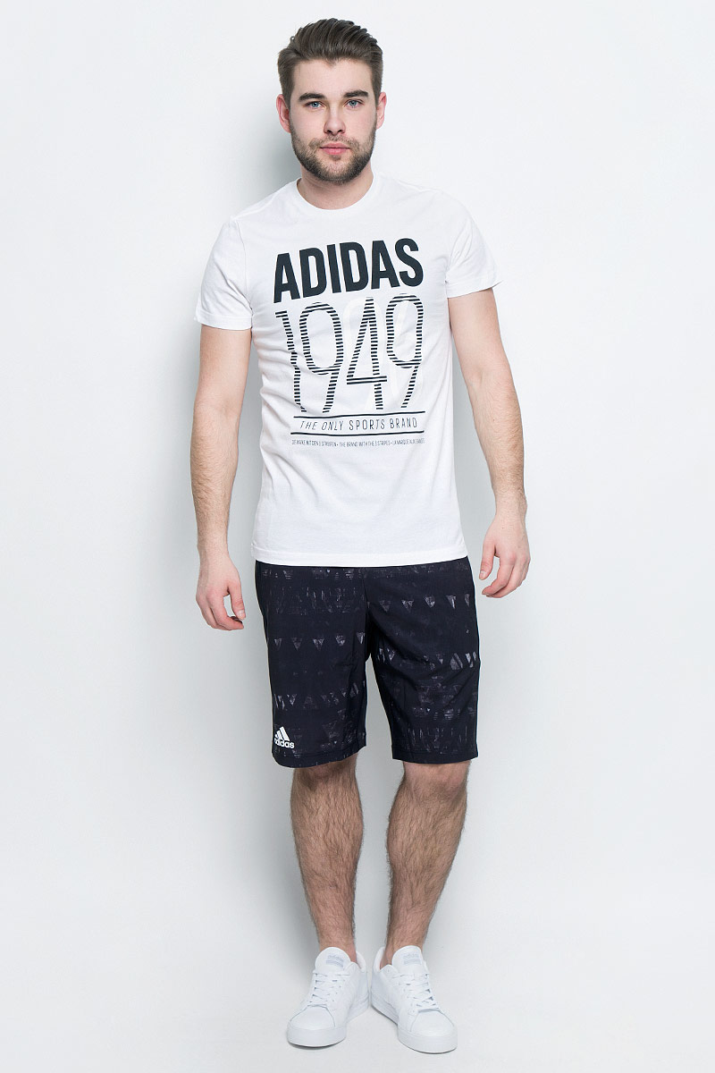ФутболкаBK2788 ФутболкаBK2788Мужская футболка adidas Adi 49 выполнена из натурального хлопка. Модель с короткими рукавами и круглым вырезом горловины оформлена буквенным принтом контрастного цвета.