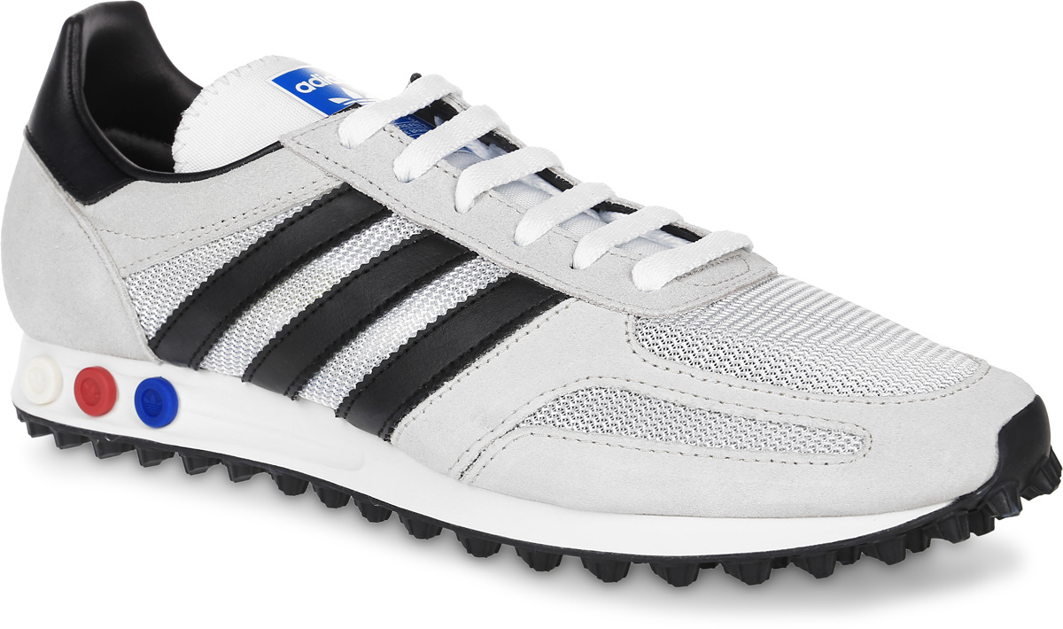 КроссовкиBB1206 КроссовкиBB1206Мужские кроссовки adidas Originals La Trainer Og выполнены из натуральной кожи разной текстуры и текстиля. Модель оформлена фирменными нашивками. Шнурки надежно зафиксируют модель на ноге. Кроссовки оснащены системой с регулировкой амортизации задней части стопы. Внутренняя поверхность из сетчатого текстиля комфортна при движении. Стелька выполнена из легкого ЭВА-материала с поверхностью из текстиля. Подошва изготовлена из высококачественной резины и дополнена протектором.