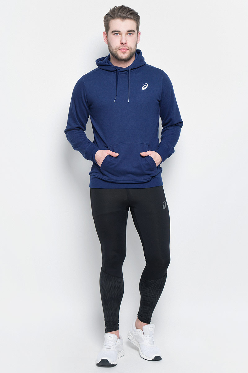 Худи141089-0714 Худи141089-0714Мужское худи Asics выполнено из хлопка с добавлением полиэстера и эластана. У модели классический крой - худи не слишком тесное и не слишком свободное, что гарантирует полную свободу движений. Капюшон на шнурках. Изделие оформлено эластичными манжетами и окантовкой низа, дополнено карманом-кенгуру.