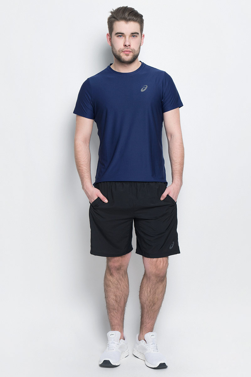 Шорты141083-0904 Шорты141083-0904Мужские шорты Asics Woven Short 9in выполнены из полиэстера. Стратегически расположенные сетчатые вставки обеспечивают отличную воздухопроницаемость, вентиляцию и возможность свободно двигаться. Благодаря эластичному материалу ваши движения будут свободными и легкими. Шорты имеют эластичную резинку на поясе, обхват талии регулируется при помощи внутреннего шнурка-кулиски. Модель дополнена двумя втачными карманами спереди.