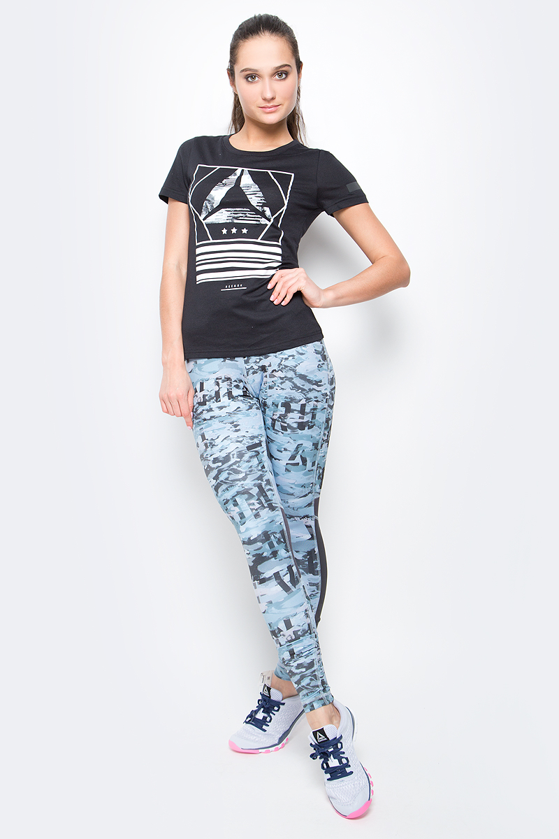 ТайтсыB47106 ТайтсыB47106Тайтсы Re Tight от Reebok выполнены из гладкой эластичной ткани, оформленной ярким принтом. Модель прилегающего кроя, пояс дополнен резинкой. Технология Speedwick отводит влагу от кожи, обеспечивая комфорт.