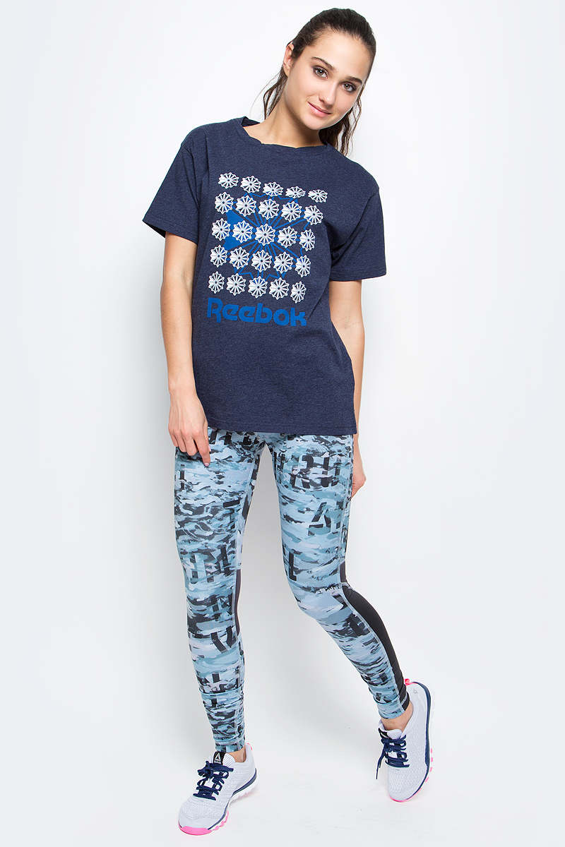 ФутболкаBK4032 ФутболкаBK4032Футболка F Big Starcrest Gr Tee от Reebok выполнена одинарного хлопчатого джерси. У модели свободный крой, классический прямой подол и круглый ворот с перекрученным краем. Спереди изделие декорировано ярким принтом и логотипом бренда. Использование органического хлопка экономит водные и энергетические ресурсы, уменьшает количество химикатов.