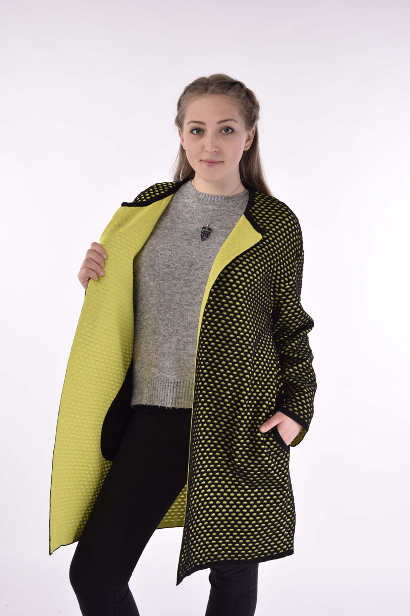 Кардиган956 Кардиган956Женский кардиган Milana Style, выполненный из акрила с добавлением шерсти, дополнит ваш образ. Кардиган с круглым вырезом горловины и длинными рукавами имеет застежку-булавку. Спереди расположены два втачных кармана.