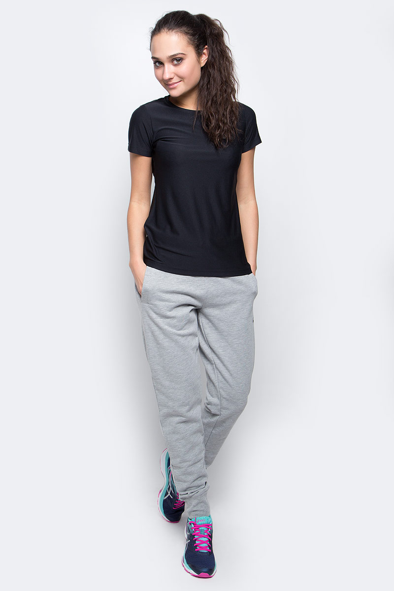 Футболка134104-0688 Футболка134104-0688Женская футболка Asics SS Top изготовлена из высококачественного полиэстера. Модель с короткими рукавами и круглым вырезом горловины имеет комфортные плоские швы. Изделие оформлено светоотражающим логотипом бренда.