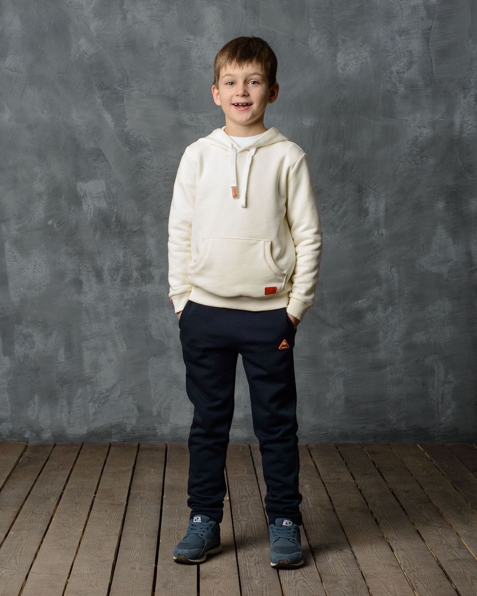 Брюки спортивные15B00070702/MJ_AUTHENTIC/ Брюки спортивные15B00070702/MJ_AUTHENTIC/Спортивные брюки Modniy Juk изготовлены из высококачественной мягкой ткани. Модель прямого кроя с комфортным мягкий поясом и манжетами из трикотажной резинки. Брюки дополнены боковыми карманами. Яркая нашивка в стиле Modniy Juk.