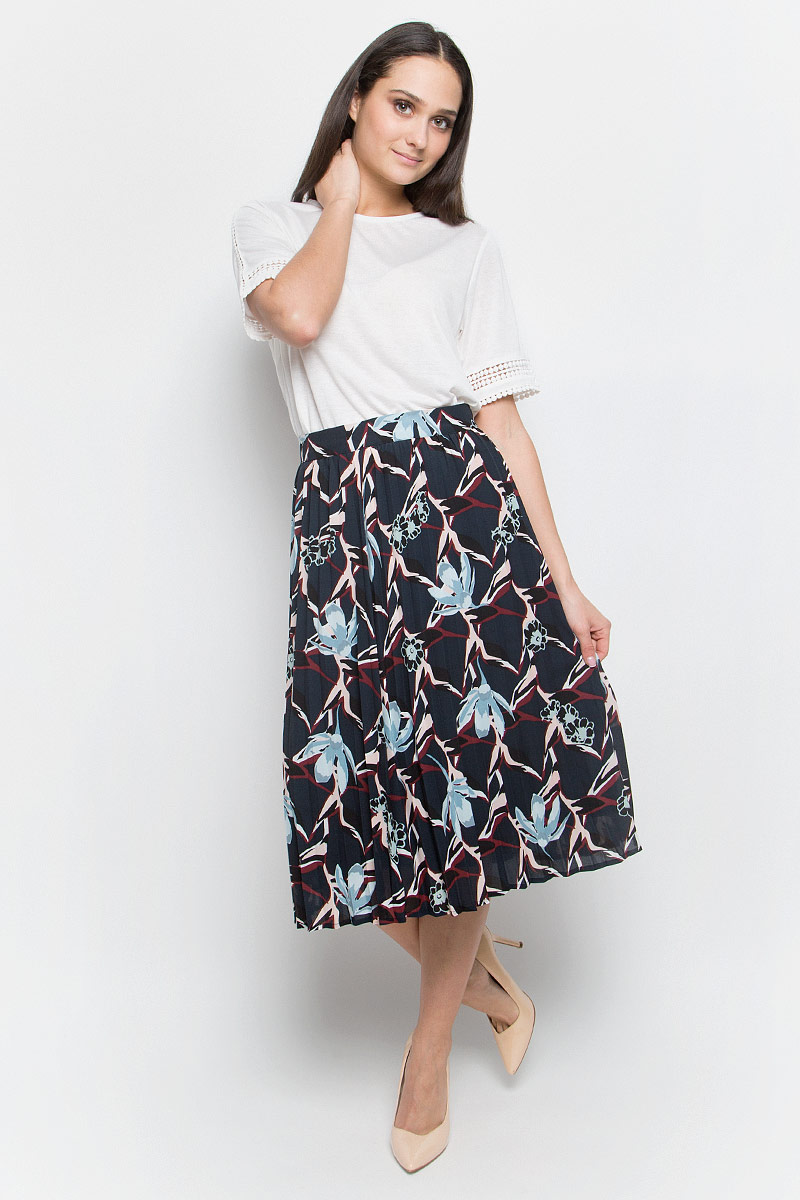 ЮбкаB477001_Dusk Printed ЮбкаB477001_Dusk PrintedПлиссированная юбка Baon выполнена из струящейся ткани и оформлена ярким принтом. Модель длины миди. Боковая сторона дополнена потайной застежкой-молнией.