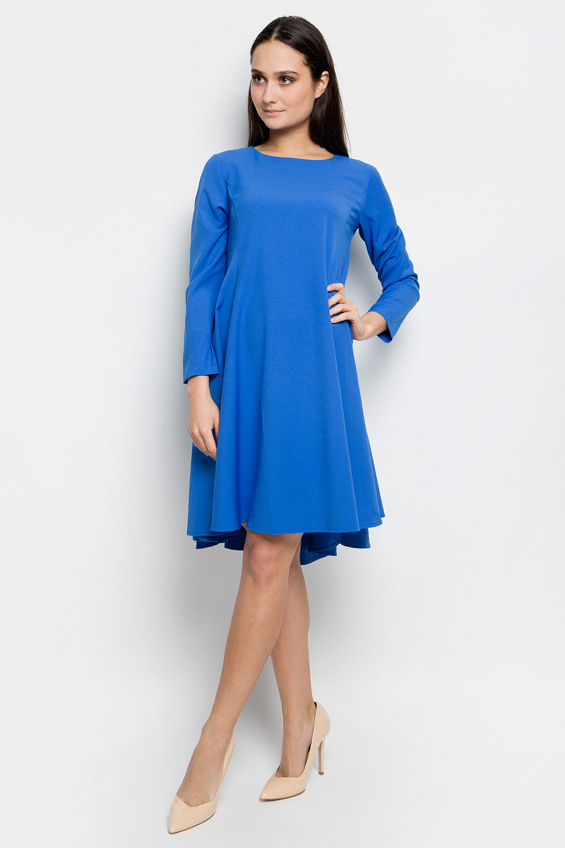 ПлатьеB457064_Dark Navy ПлатьеB457064_Dark NavyПлатье Baon средней длины выполнено из эластичной ткани. Модель с круглым вырезом горловины и стандартными длинными рукавами. Изделие застёгивается на застежку-молнию на спине. Задняя часть юбки слегка удлинена.
