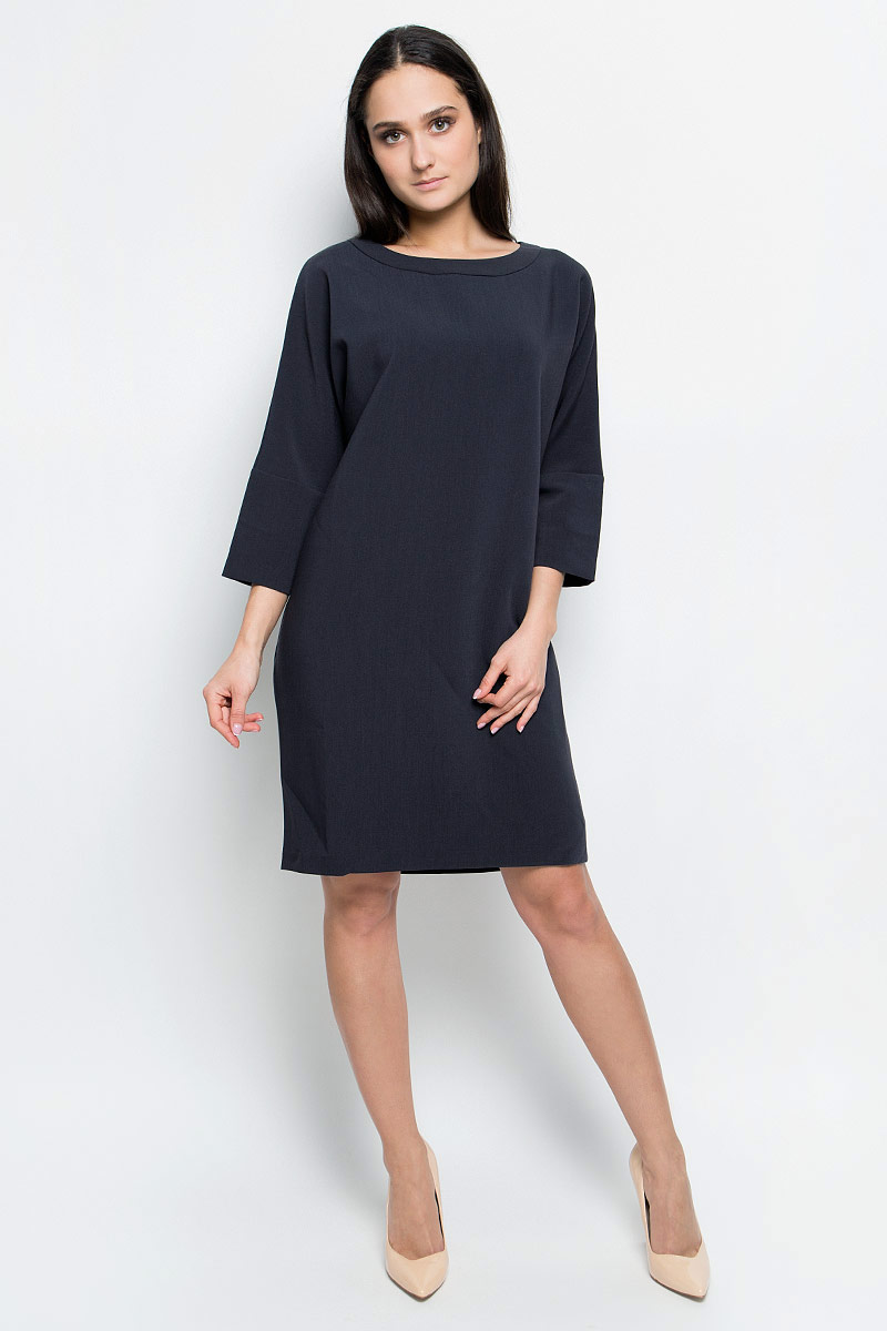 ПлатьеB457001_Dark Navy ПлатьеB457001_Dark NavyПлатье Baon выполнено из полиэстера с добавлением вискозы и эластана. Модель средней длины с цельнокроеными рукавами длиной 3/4 имеет круглый вырез горловины. Платье дополнено завязками на горловине сзади.