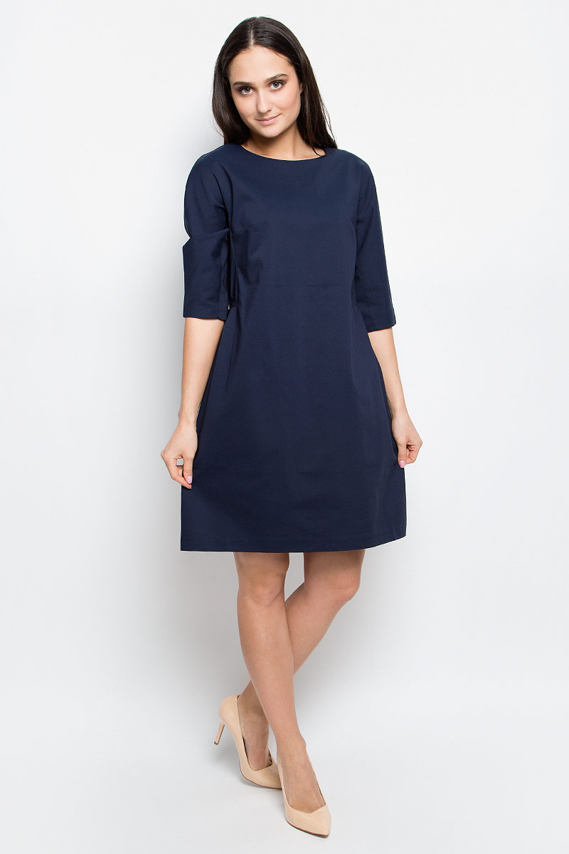 ПлатьеB457020_Dark Navy ПлатьеB457020_Dark NavyСтильное платье Baon выполнено из хлопка с добавлением полиамида и эластана. Модель с круглым вырезом горловины и рукавами 3/4 сзади застегивается на застежку-молнию.