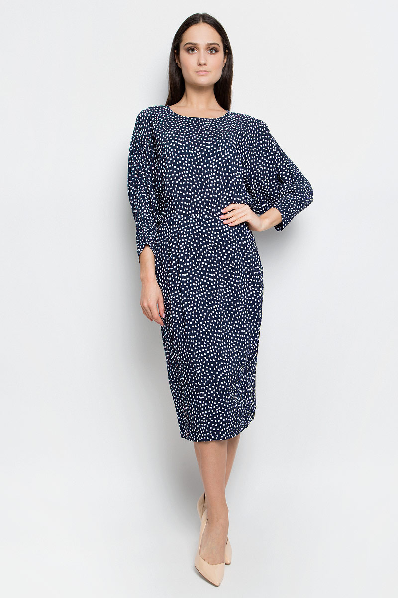 ПлатьеB457026_Dark Navy Printed ПлатьеB457026_Dark Navy PrintedПлатье Baon выполнено из высококачественной вискозы. Модель средней длины с рукавами летучая мышь длиной 3/4 имеет круглый вырез горловины. Платье застегивается на застежку-молнию на спинке, дополнено подъюбником из полиэстера. Спереди расположены два втачных кармана. Изделие оформлено принтом в горох.