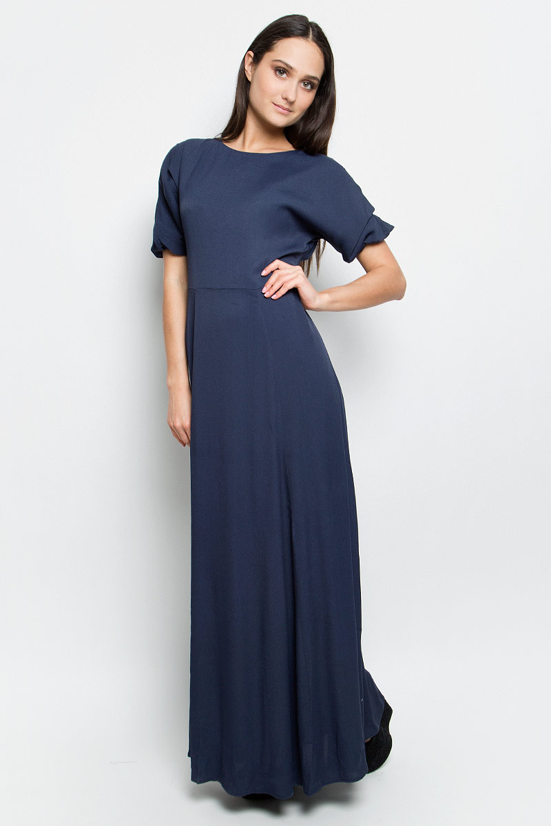 ПлатьеB457025_Dark Navy ПлатьеB457025_Dark NavyСтильное платье Baon выполнено из 100% вискозы. Модель с круглым вырезом горловины и кроткими рукавами сзади застегивается на застежку-молнию.