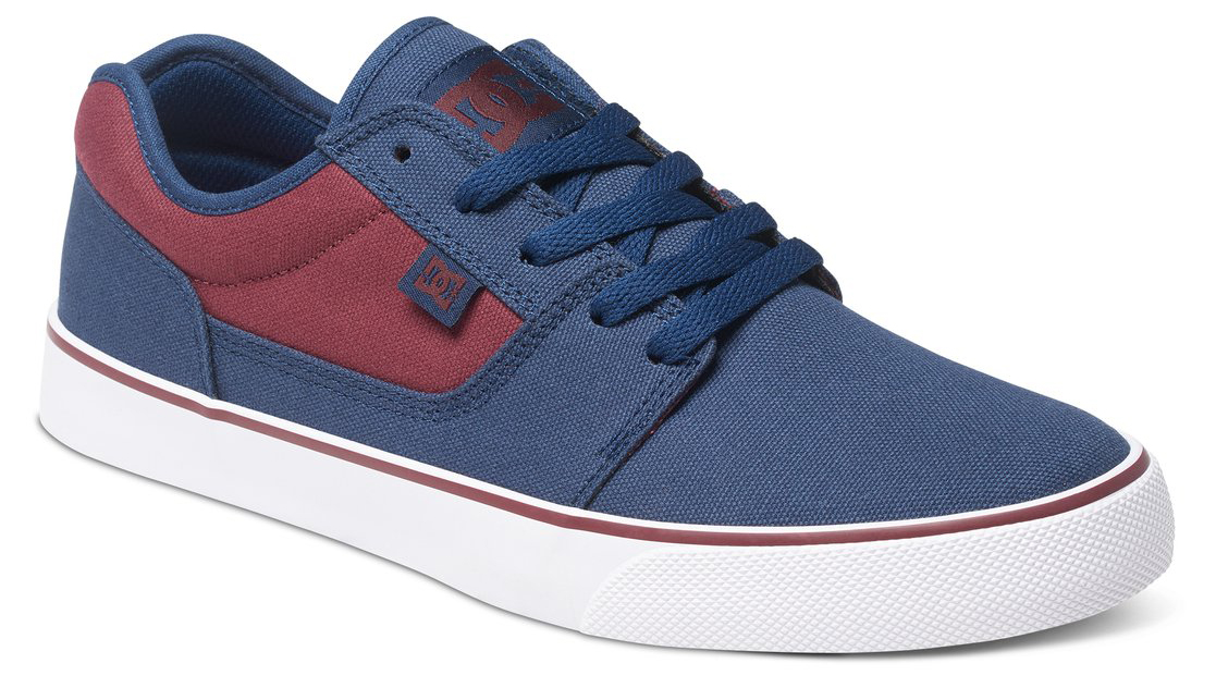 Кеды303111-410 Кеды303111-410Стильные мужские кеды DC Shoes Tonik TX - отличный вариант на каждый день. Модель выполнена из текстиля. Шнуровка надежно фиксирует обувь на ноге. Резиновая подошва с протектором гарантирует отличное сцепление с поверхностью. В таких кедах вашим ногам будет комфортно и уютно.
