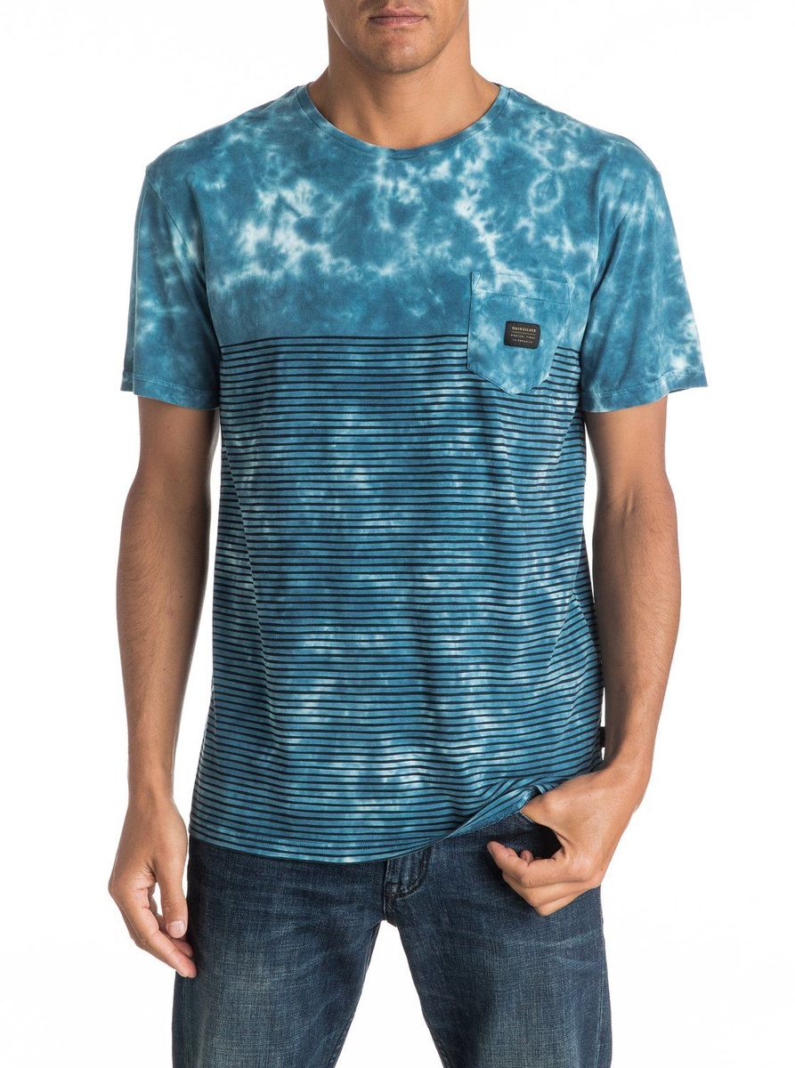 ФутболкаEQYKT03505-BSW0 ФутболкаEQYKT03505-BSW0Мужская футболка Quiksilver изготовлена из качественного материала. Модель выполнена с круглой горловиной и короткими рукавами. На груди модель дополнена карманом.
