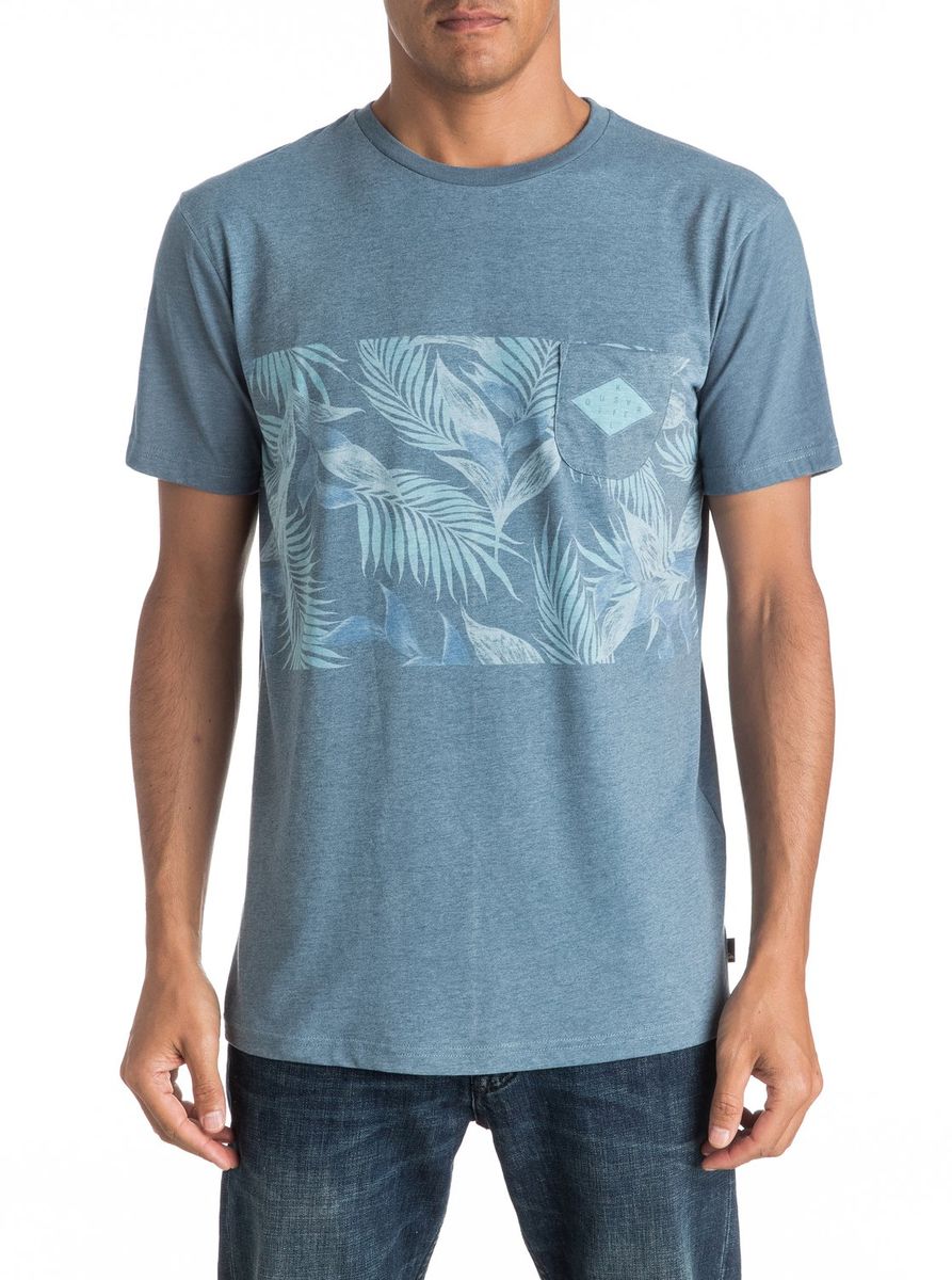 ФутболкаEQYKT03545-BRQ0 ФутболкаEQYKT03545-BRQ0Мужская футболка Quiksilver изготовлена из качественного материала. Модель выполнена с круглой горловиной и короткими рукавами. На груди модель дополнена карманом.