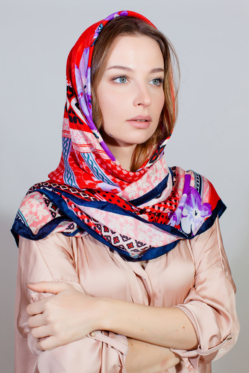 ПлатокYY-11730-56 ПлатокYY-11730-56Стильный платок Sophie Ramage изготовлен из качественной смесовой ткани. Изделие оформлено оригинальным принтом.
