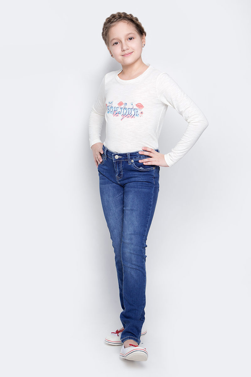 БрюкиPJ-635/526-7142 БрюкиPJ-635/526-7142Модные джинсы для девочки Sela Denim выполнены из хлопка с добавлением полиэстера, вискозы и эластана. Джинсы имеют стандартную посадку и силуэт слим. Модель застегивается на пуговицу в поясе и ширинку на застежке-молнии, имеются шлевки для ремня. Джинсы имеют классический пятикарманный крой: спереди расположены два прорезных кармана и один небольшой накладной карман, а сзади - два накладных кармана. Модель дополнена эффектом потертости.