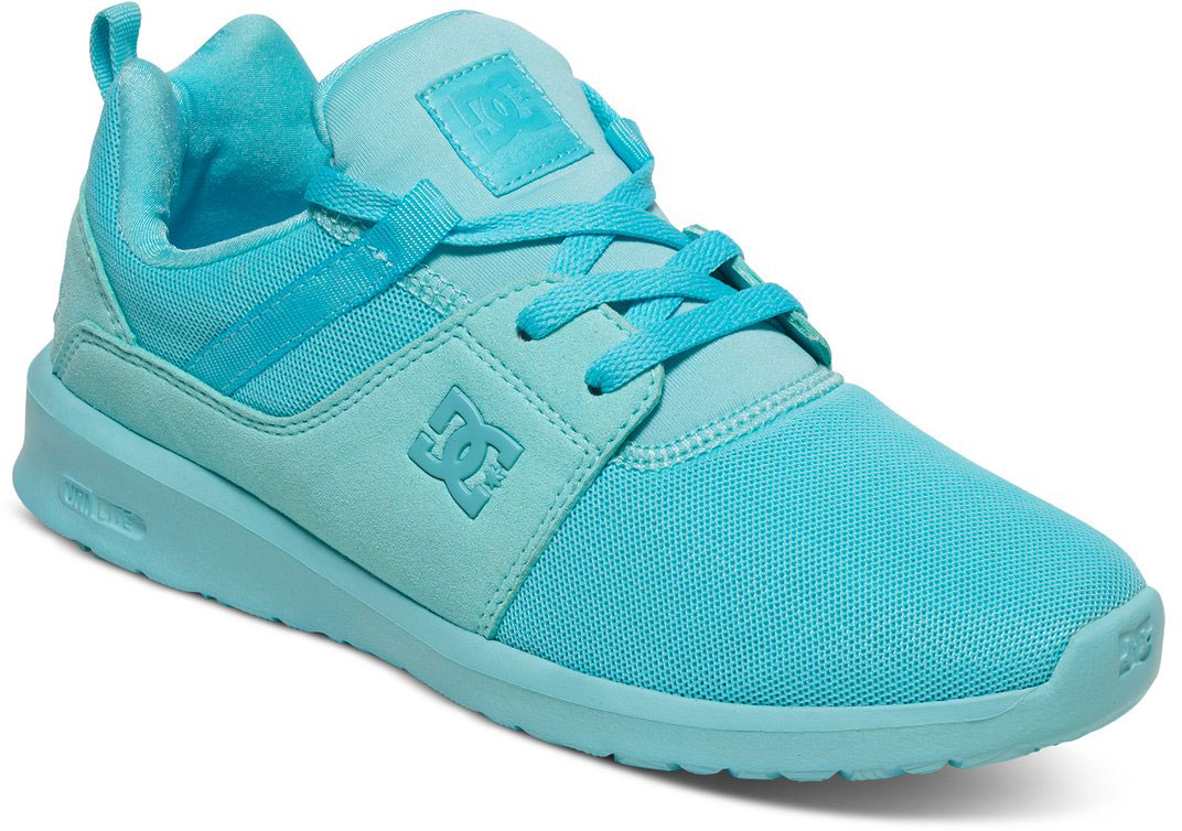 КроссовкиADJS700021-DRT КроссовкиADJS700021-DRTСтильные женские кроссовки DC Shoes Heathrow - отличный вариант на каждый день. Модель выполнена из текстиля. Шнуровка надежно фиксирует обувь на ноге. Резиновая подошва с протектором гарантирует отличное сцепление с поверхностью. В таких кроссовках вашим ногам будет комфортно и уютно.