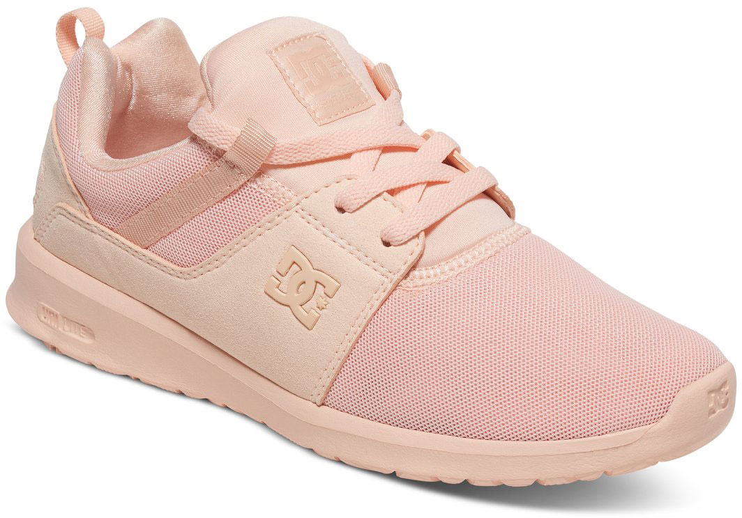КроссовкиADJS700021-DRT КроссовкиADJS700021-DRTСтильные женские кроссовки DC Shoes Heathrow - отличный вариант на каждый день. Модель выполнена из текстиля. Шнуровка надежно фиксирует обувь на ноге. Резиновая подошва с протектором гарантирует отличное сцепление с поверхностью. В таких кроссовках вашим ногам будет комфортно и уютно.