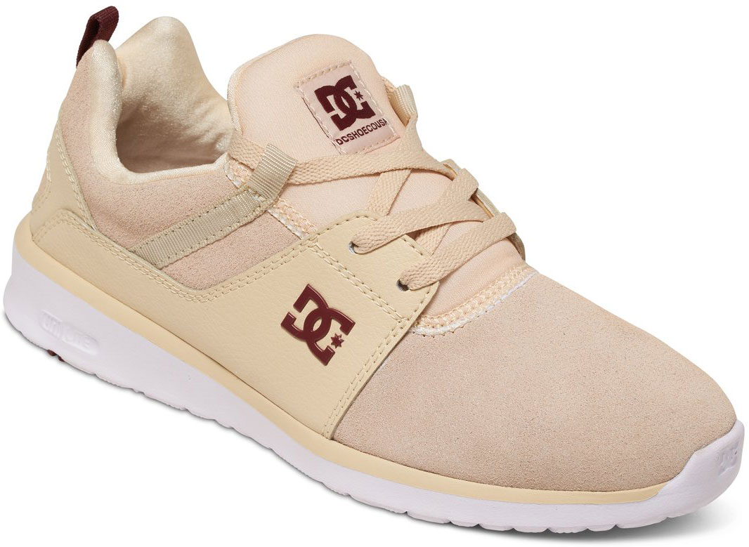 КроссовкиADJS700022-CRE КроссовкиADJS700022-CREСтильные женские кроссовки DC Shoes Heathrow SE - отличный вариант на каждый день. Модель выполнена из натуральной кожи. Шнуровка надежно фиксирует обувь на ноге. Резиновая подошва с протектором гарантирует отличное сцепление с поверхностью. В таких кроссовках вашим ногам будет комфортно и уютно.
